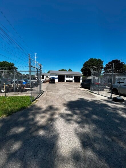 More Photos Of 1640 Evangeline St, London Specialty For Sale
