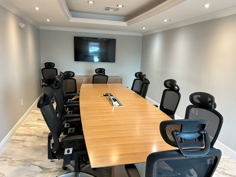 More Photos Of 150 Dog Track Rd, Longwood Office For Sale