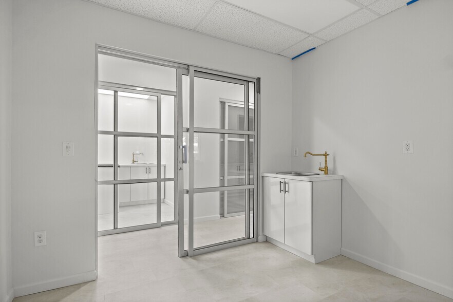 More Photos Of 27621 Warren Rd, Garden City Freestanding For Lease