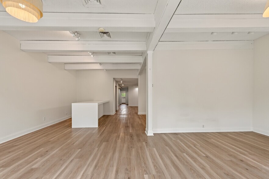 More Photos Of 1207 W 47th St, Kansas City Storefront Retail Residential For Lease