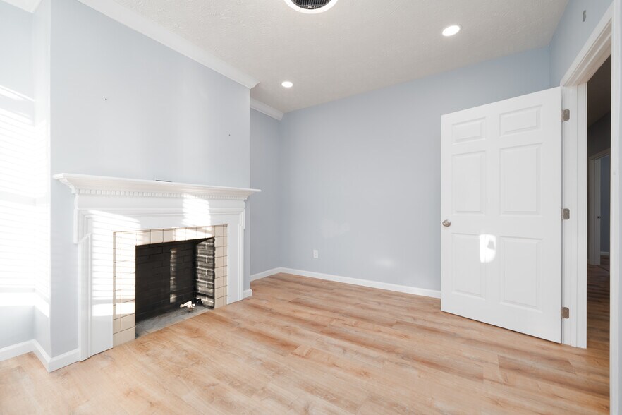 More Photos Of 2219 Frederica St, Owensboro Office For Sale
