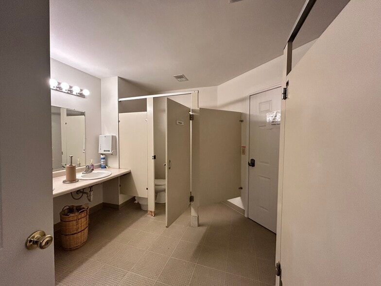 More Photos Of 3234 S Westnedge Ave, Kalamazoo Medical For Sale