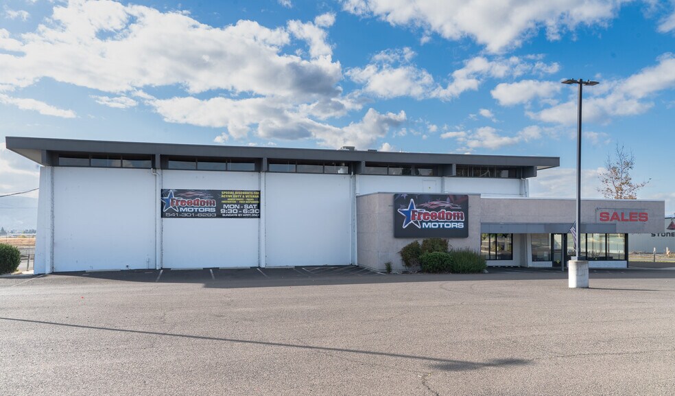More Photos Of 1492 Burlcrest Dr, Medford Warehouse For Sale