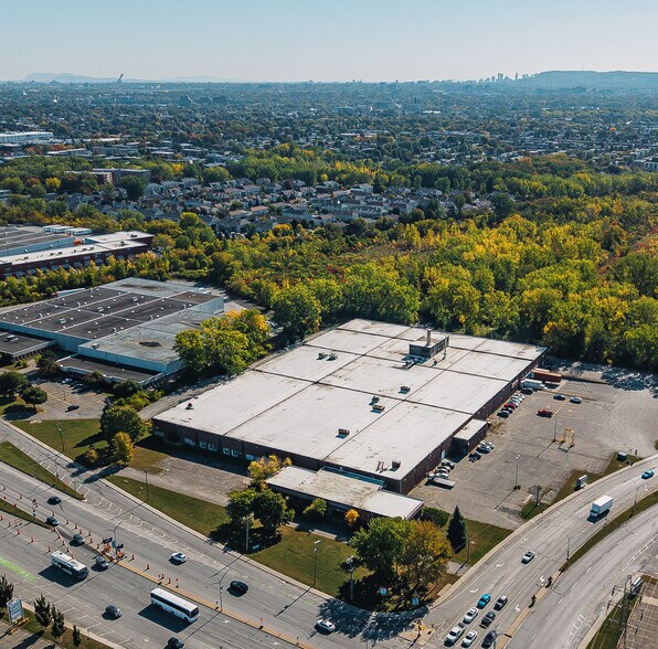 More Photos Of 1000 Boul Saint-Martin O, Laval Warehouse For Lease