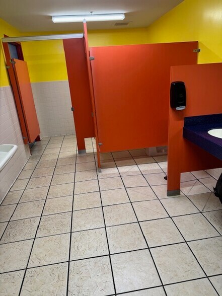 More Photos Of 2040 Schillinger Rd S, Mobile Freestanding For Lease