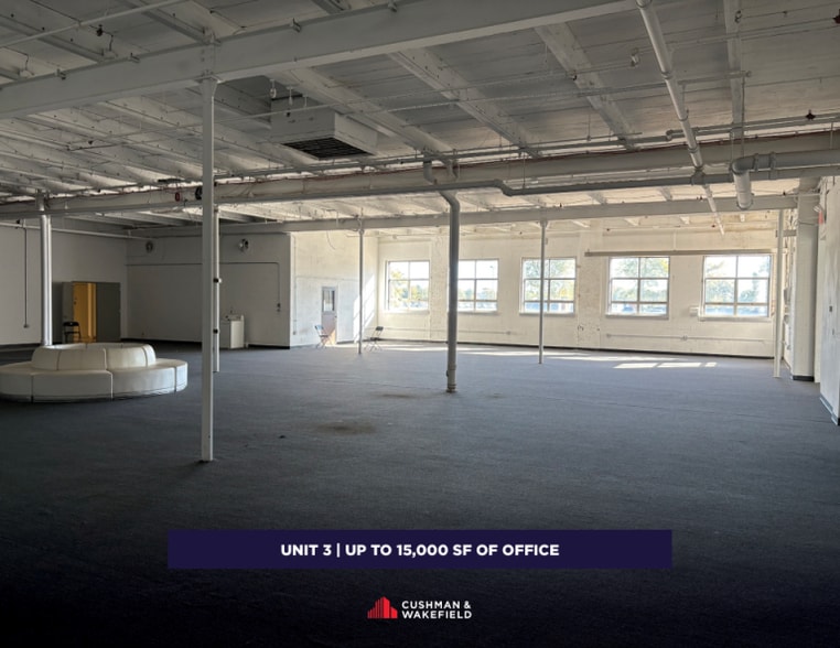 More Photos Of 500 Grumman Rd W, Bethpage Industrial For Lease