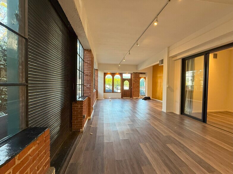 More Photos Of 2823-211 Main St, Santa Monica Loft Creative Space For Lease