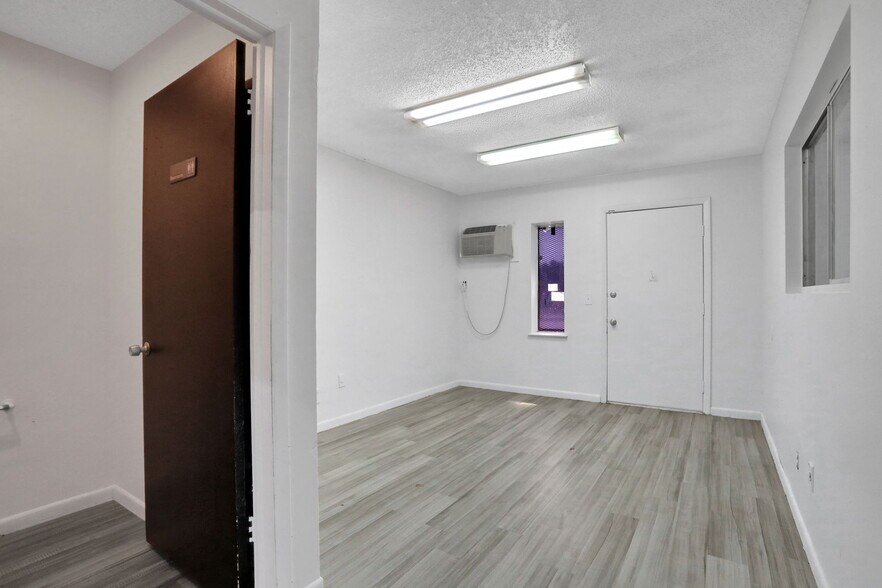 More Photos Of 8511 Alton Ave, Jacksonville Unknown For Lease