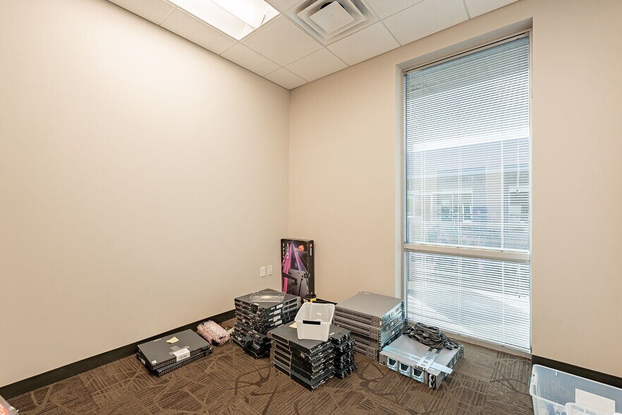 More Photos Of 1095 W Rio Salado Pky, Tempe Loft Creative Space For Lease