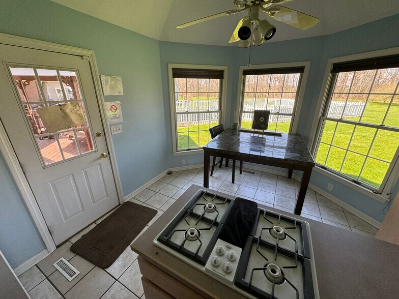 More Photos Of 1173 Manchester Ave SW, North Lawrence Office Residential For Sale
