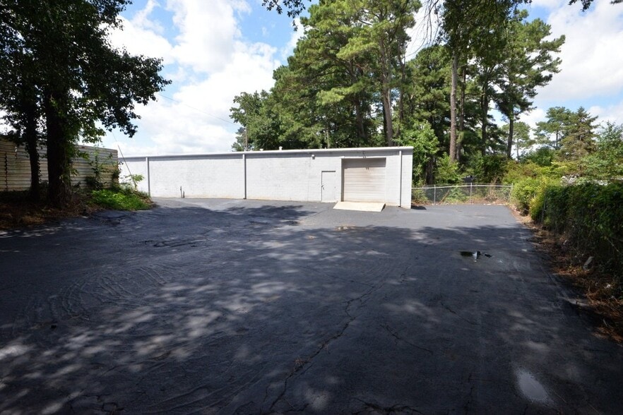 More Photos Of 4652B Jonesboro Rd, Forest Park Specialty For Lease
