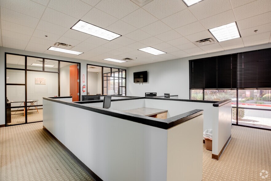 More Photos Of 8165 E Indian Bend Rd, Scottsdale Medical For Lease