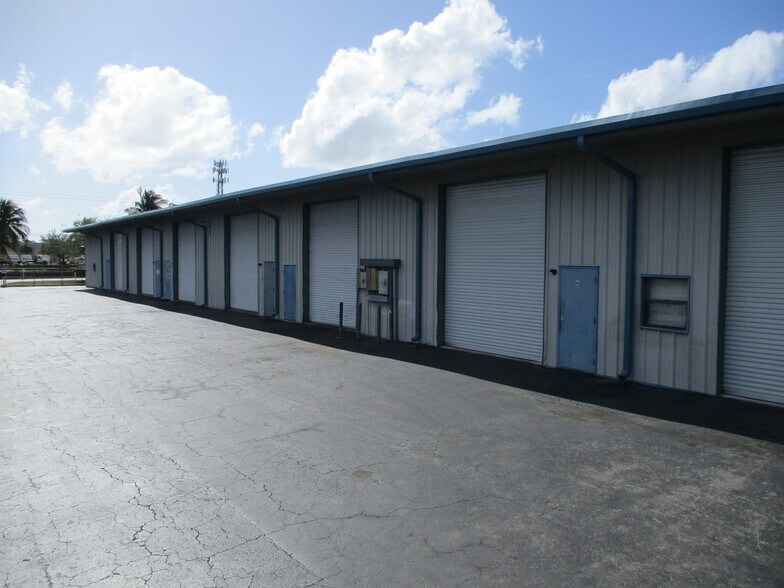 More Photos Of 3673 Prospect Ave, Naples Manufacturing For Lease