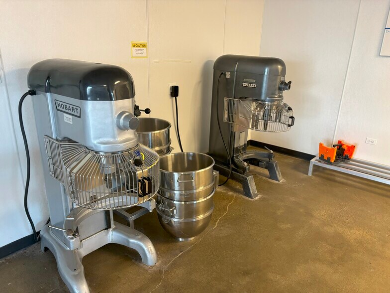 More Photos Of 10800-10822 S Cicero Ave, Oak Lawn Storefront Retail Office For Lease