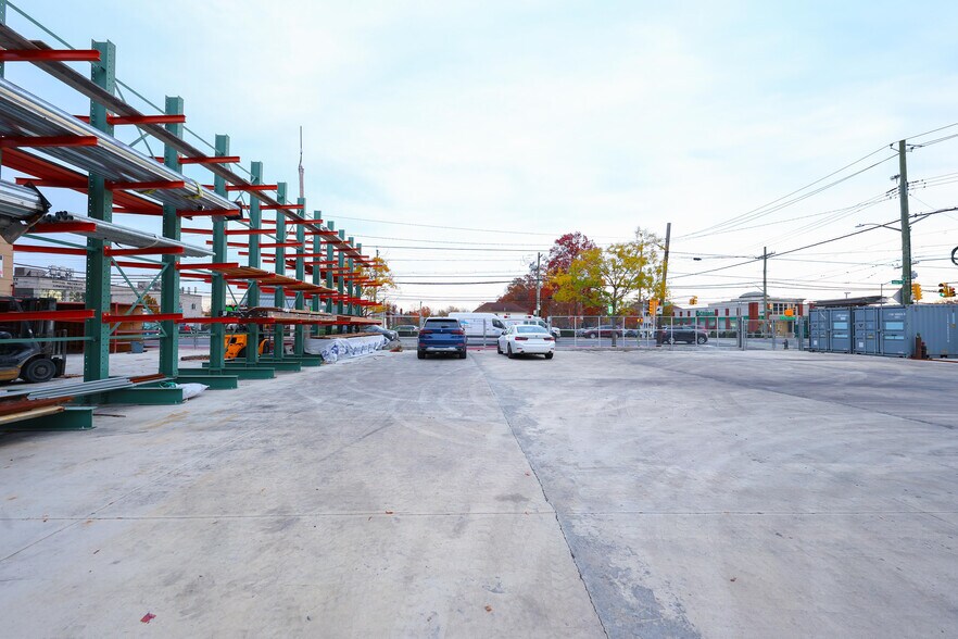 More Photos Of 1525-1535 Hylan Blvd, Staten Island Freestanding For Lease