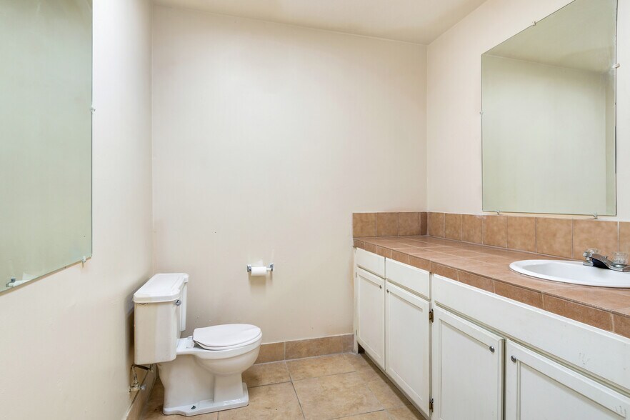 More Photos Of 947 W Ramsey St, Banning Freestanding For Sale