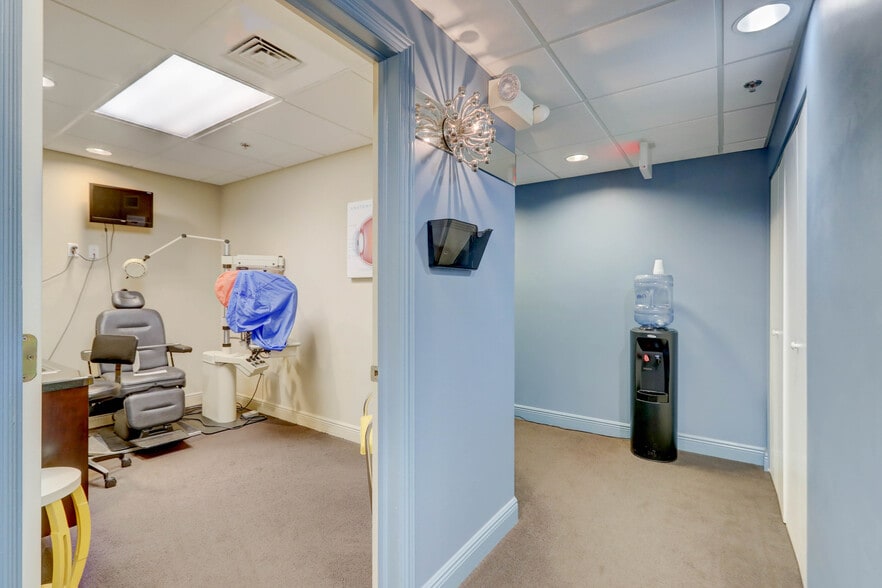 More Photos Of 2301 Wilton Dr, Wilton Manors Apartments For Sale
