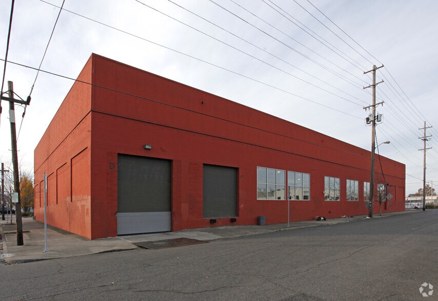 More Photos Of 1140 SE 7th Ave, Portland Manufacturing For Lease