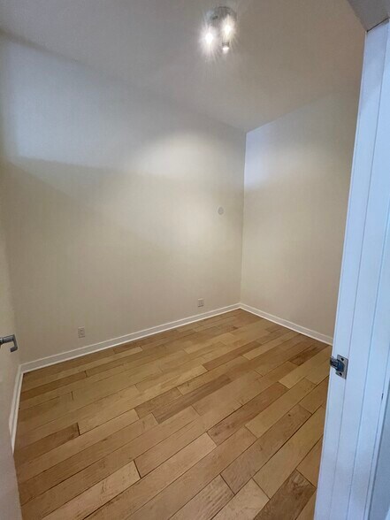 More Photos Of 2301-2309 Main St, Santa Monica Storefront Retail Office For Lease