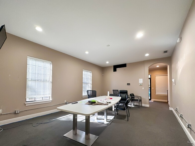More Photos Of 180 Fitzgerald Rd, Lakeland Office For Sale