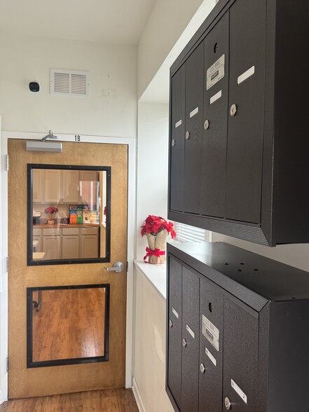 More Photos Of 719 E 10th St, Wilmington Office For Sale