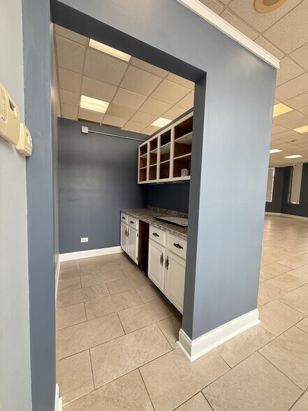 More Photos Of 223 Dundee Ave, Elgin Freestanding For Lease