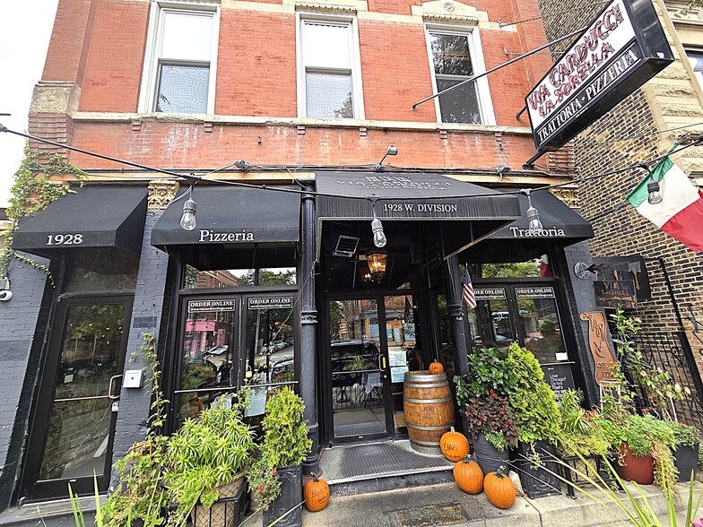 Primary Photo Of 1928 W Division St, Chicago Storefront Retail Residential For Lease