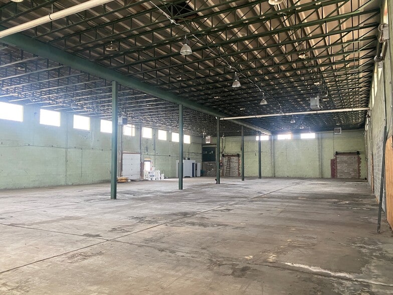 More Photos Of 195 Freight St, Waterbury Bar For Lease