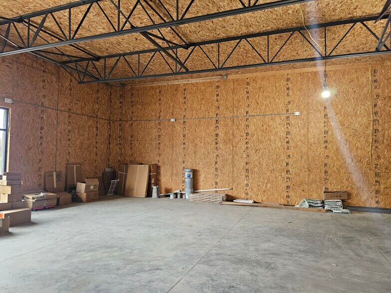 More Photos Of 2320 Union Blvd, Bay Shore General Retail For Lease