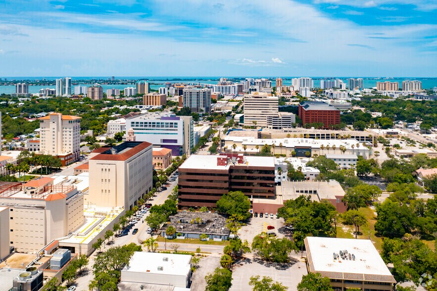 More Photos Of 2033 Main St, Sarasota Office For Lease