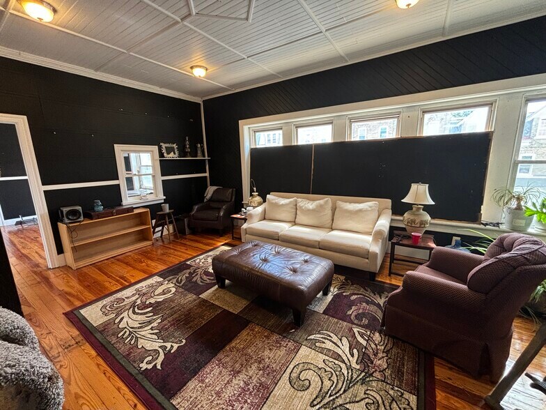More Photos Of 921 W Washington St, Allentown Warehouse For Lease