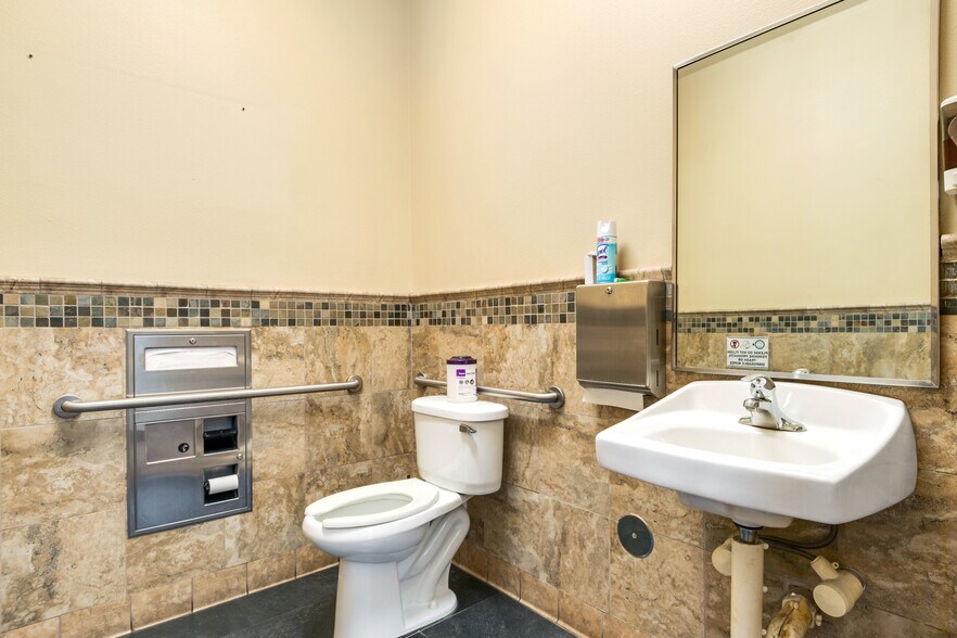 More Photos Of 33494 Oak Glen Rd, Yucaipa Medical For Lease