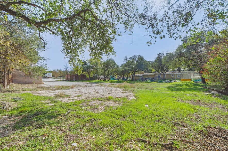 More Photos Of 7909 Rosson Dr., Austin Land For Lease