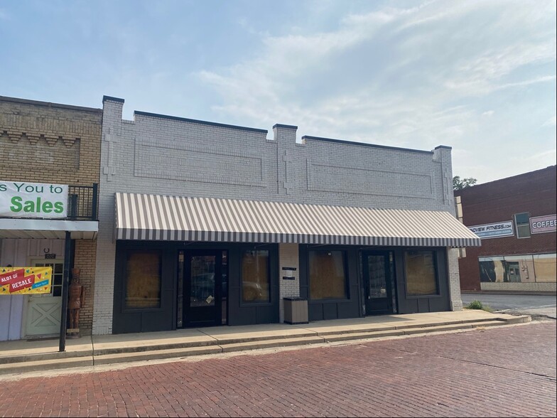 Primary Photo Of 211 E Criner St, Grandview Storefront For Sale