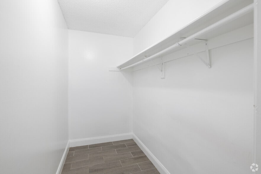 More Photos Of 180 Royal Palm Dr, Kissimmee Apartments For Sale