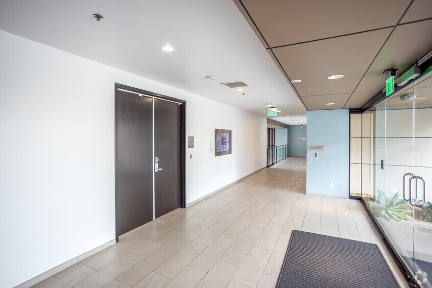 More Photos Of 15373 Innovation Dr, San Diego Office For Lease