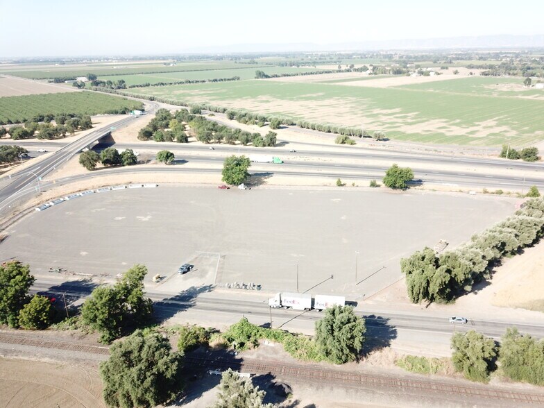 More Photos Of R2E Freeway Drive, Woodland Land For Lease