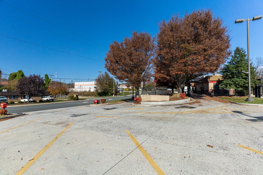 More Photos Of 2901 Candlers Mountain Rd, Lynchburg Fast Food For Sale