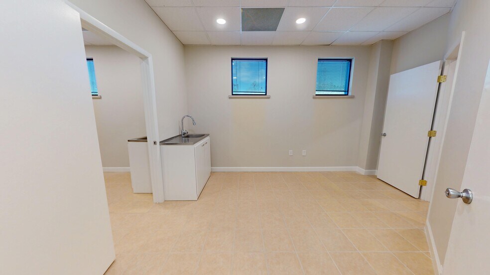 More Photos Of 130 N Gross Rd, Kingsland Medical For Sale