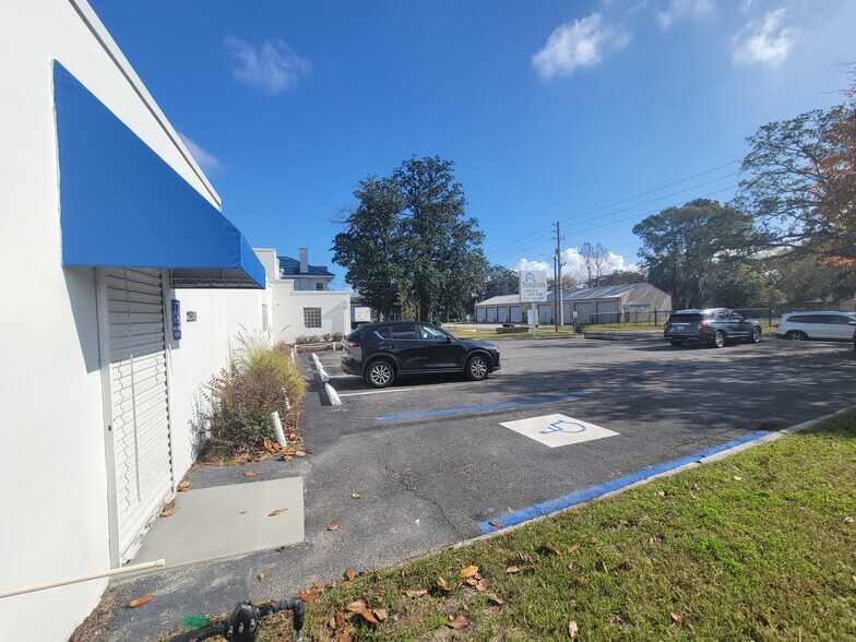 More Photos Of 2893 Edison Ave, Jacksonville Storefront Retail Office For Lease