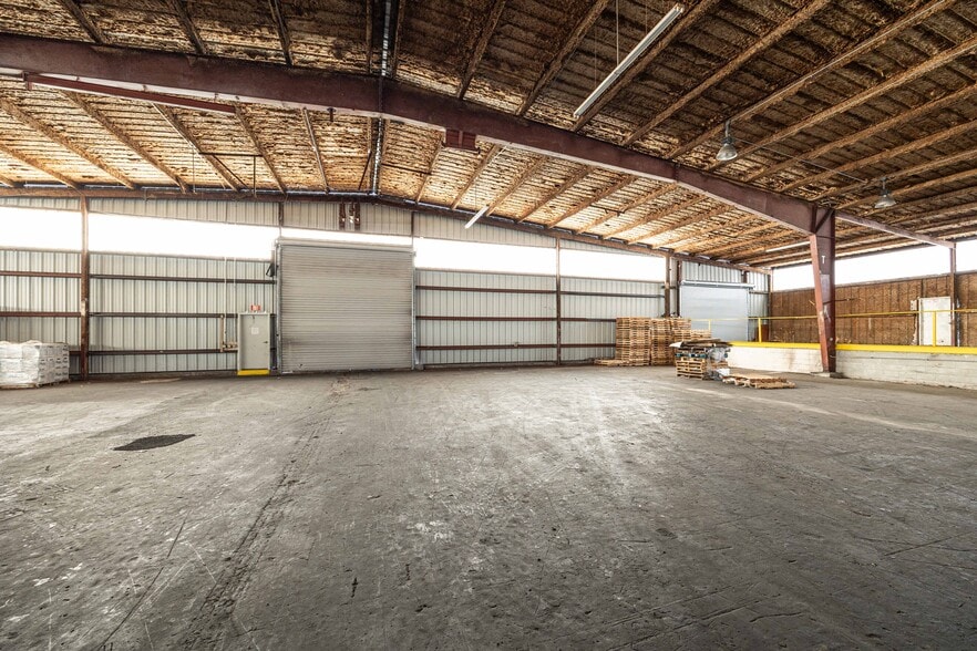 More Photos Of 3710-3719 E Us-90, Lake City Manufacturing For Lease