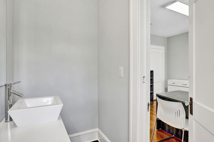 More Photos Of 2258 Riverside Ave, Jacksonville Office For Sale