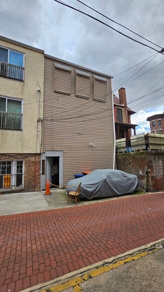 More Photos Of 2102 18th St NW, Washington Office For Lease