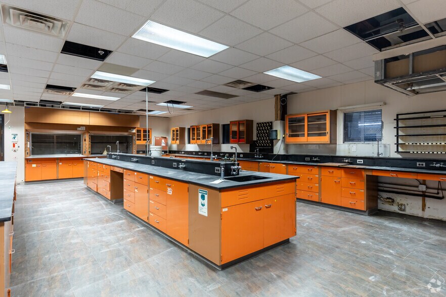 More Photos Of 8200 Ridgefield Rd, Crystal Lake Manufacturing For Sale