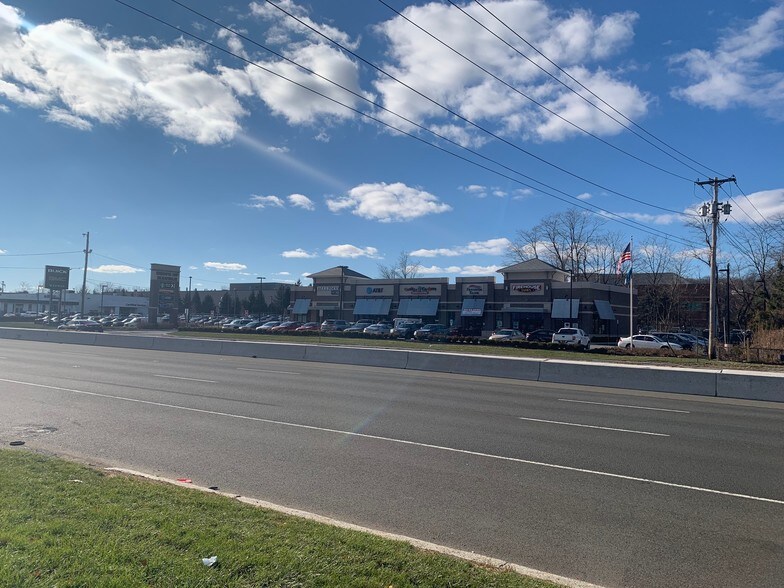 More Photos Of 380 State Rt 17, Mahwah Freestanding For Lease