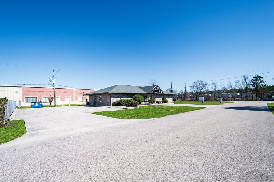 More Photos Of 24707 W Hardy Rd, Spring Office For Sale