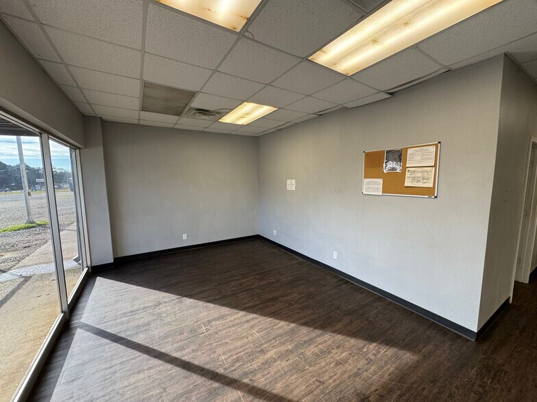 More Photos Of 6229 & 6365 US Highway 59 S, Marshall Warehouse For Sale