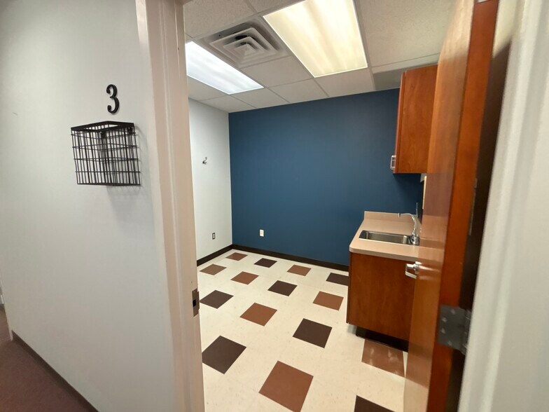 More Photos Of 2521-2537 Cowan Blvd, Fredericksburg Office For Lease