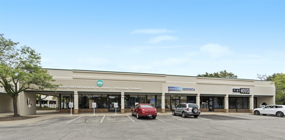 More Photos Of 648-678 N Northwest Hwy, Park Ridge Storefront For Sale