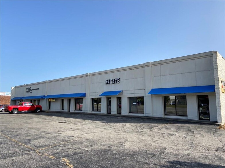 More Photos Of 9503 E Washington St, Indianapolis Storefront For Sale